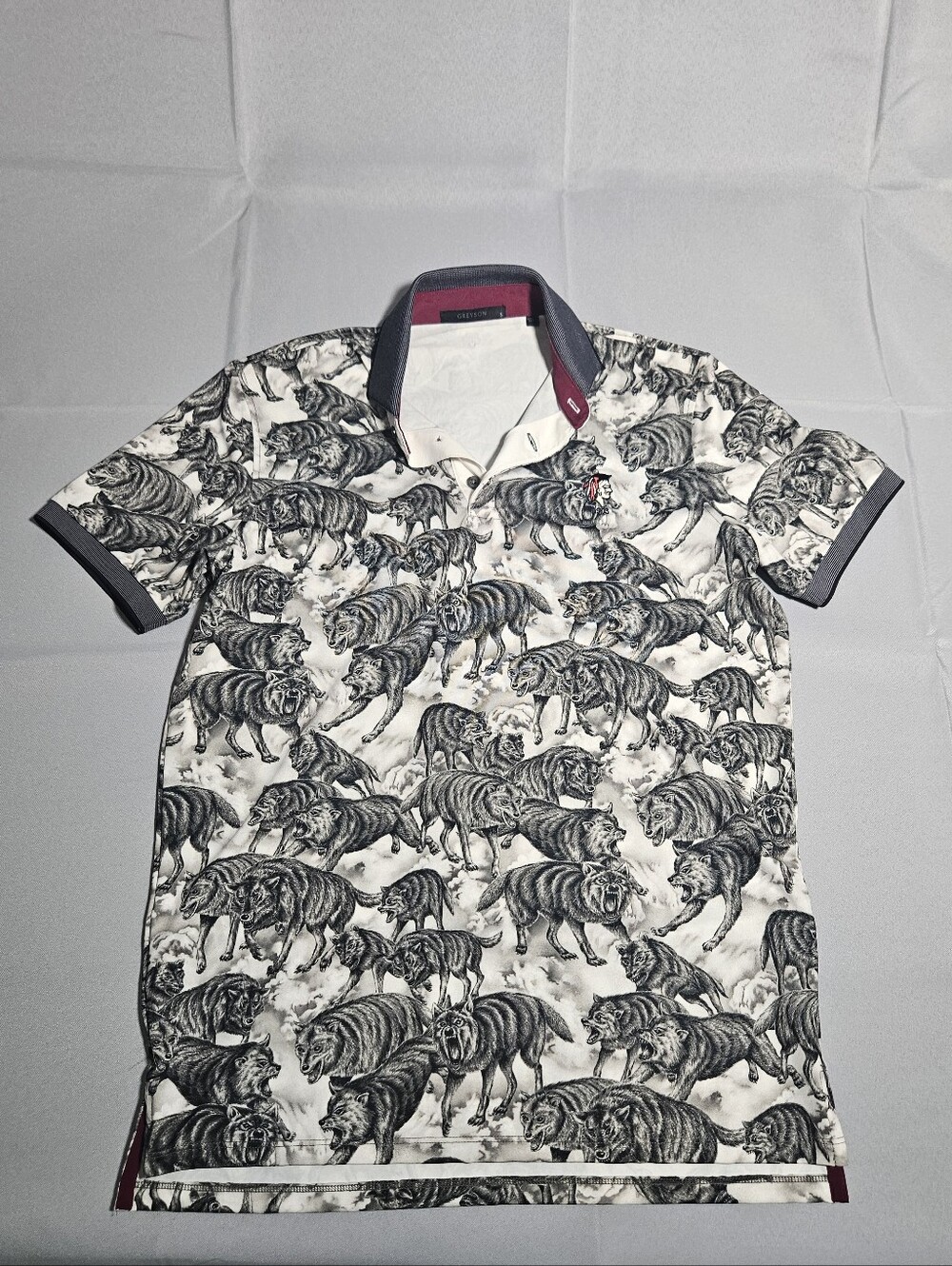 Greyson Golf Preppy Performance Fabric Creatures Wolf Pattern Polo Shirt Sz Sm